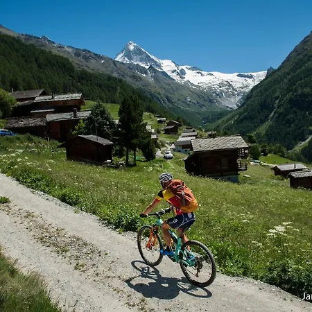 豪华酒店&科尔豪斯 酒店